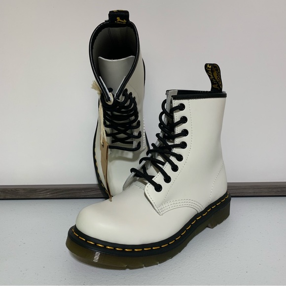 The Dr. Martens Women’s 1460 Smooth Leather Lace Up Boots-Size 6 NWT - Picture 7 of 11